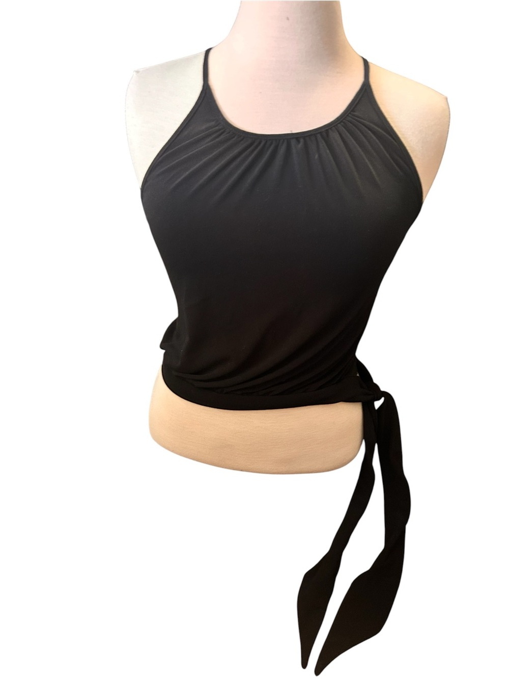 Que Black Halter Tie-Waist Tank